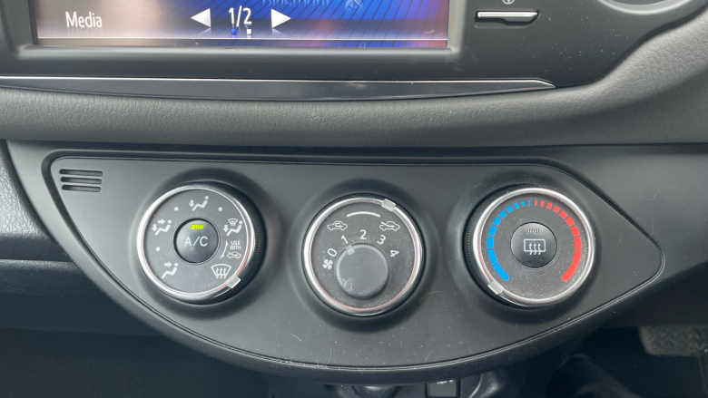 Toyota Yaris 1.5 VVT-i Icon 5dr CVT Petrol Hatchback